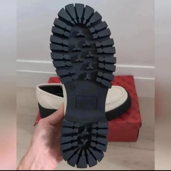 GUESS | Women's Ivory 150 Patent Chunky Loafers Size 7.5 - Picture 4 of 5